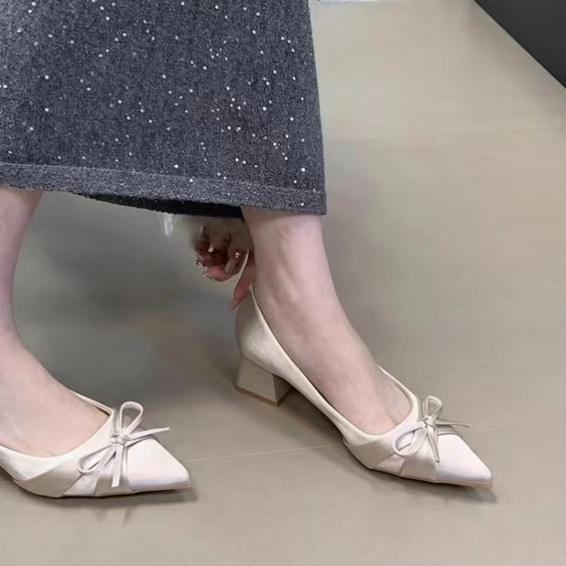 Sepatu Retro Setengah Panjang  - Women Fashion Heels ulasan dan harga