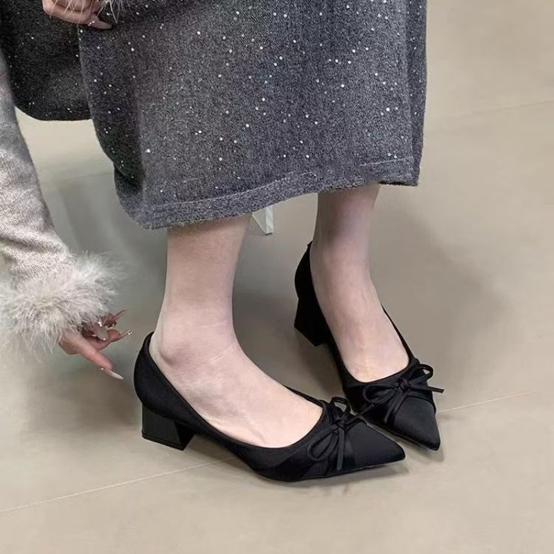 Sepatu Retro Setengah Panjang  - Women Fashion Heels ulasan dan harga